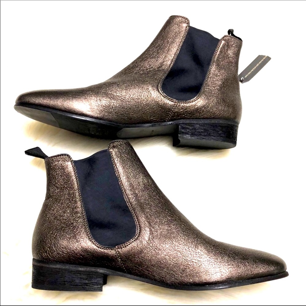 EUC Boemos Chelsea leather booties